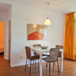 112 salon b red